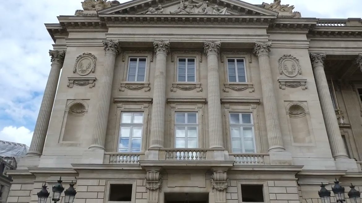 L&rsquo;héritage précieux de l&rsquo;hôtel de la marine : secrets et trésors du garde meuble de la couronne à paris
